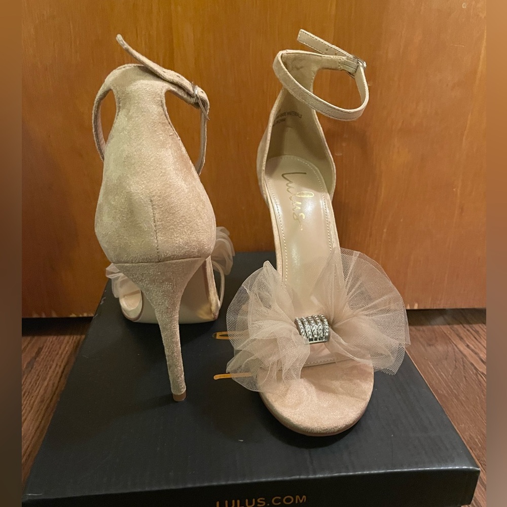 Lulu Rexie light nude suede bow